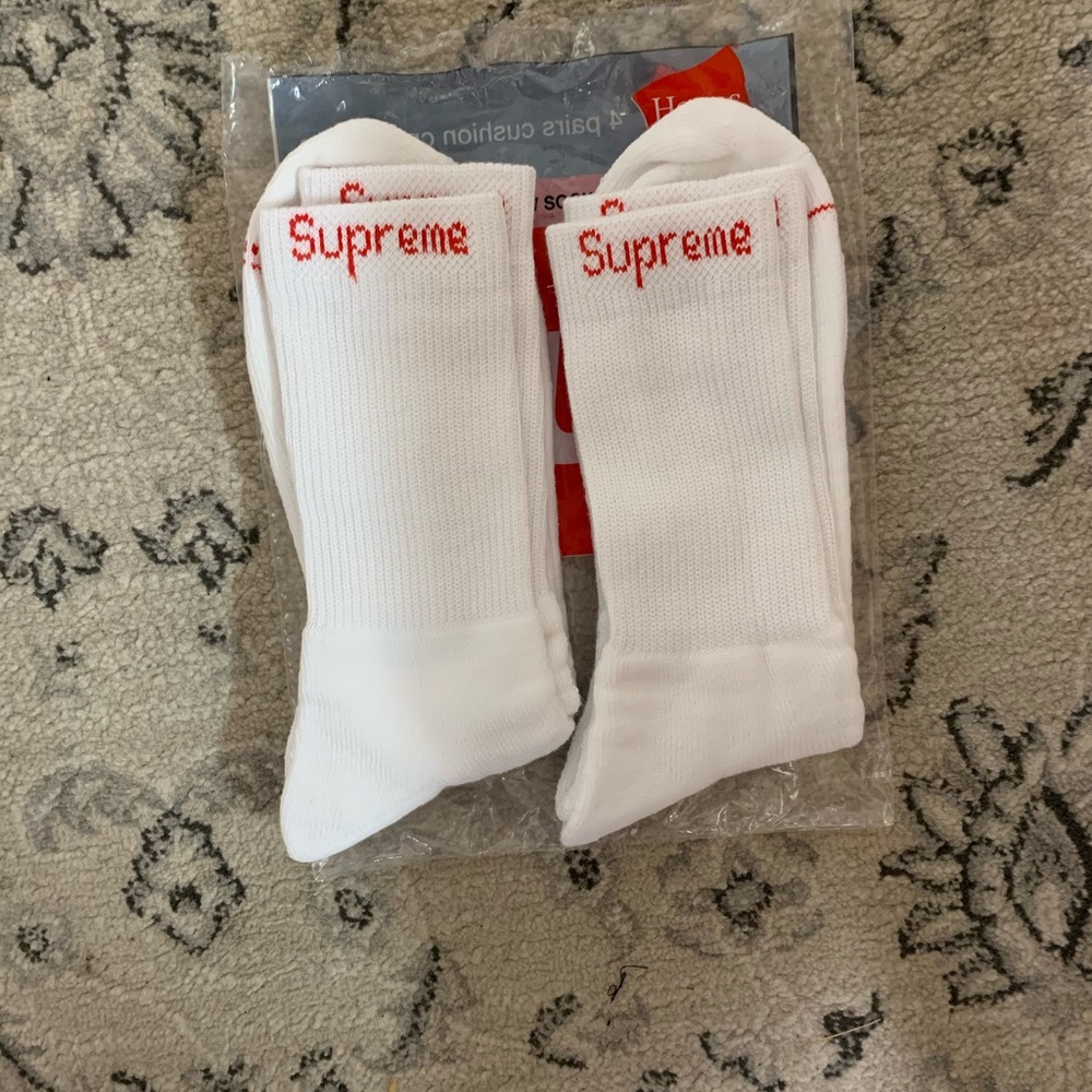 New Supreme White Crew Socks 2 pairs